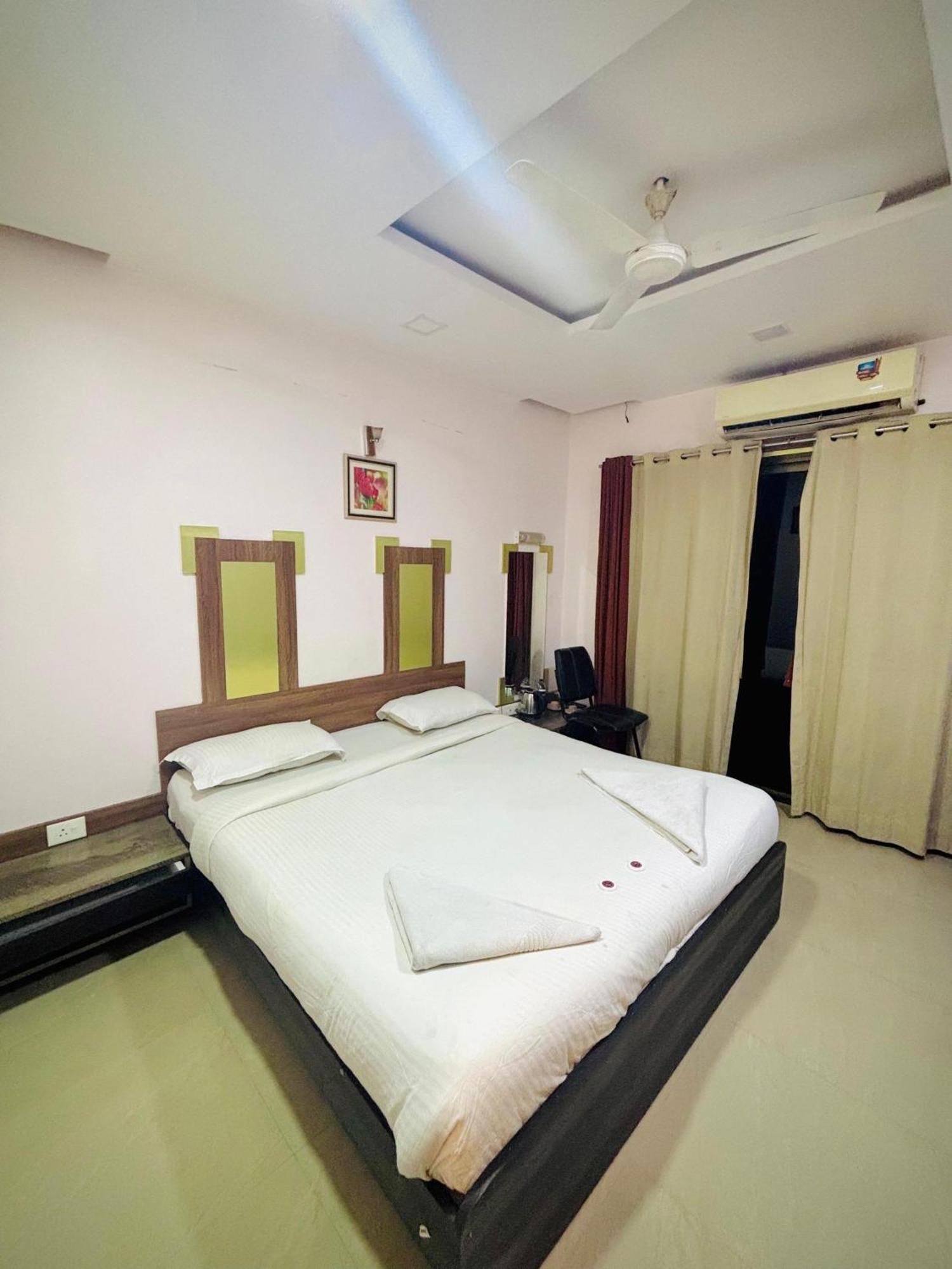 Hotel Laxmi Residency Лонавала Экстерьер фото
