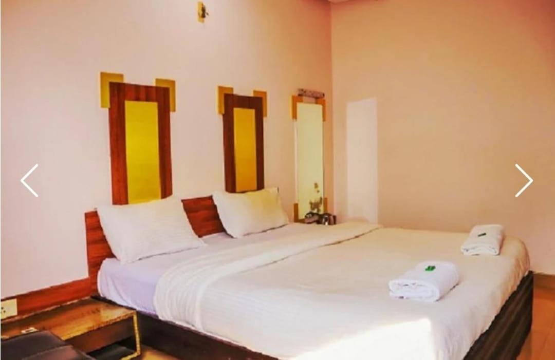 Hotel Laxmi Residency Лонавала Экстерьер фото