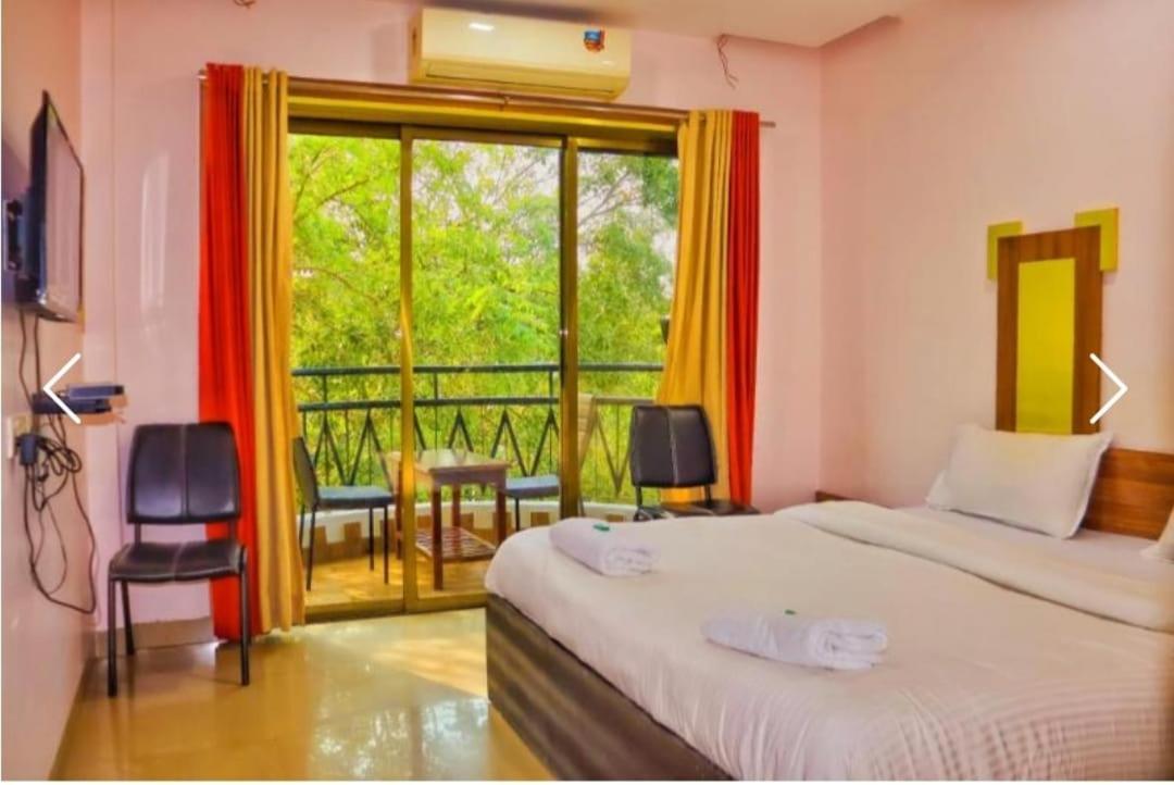 Hotel Laxmi Residency Лонавала Экстерьер фото
