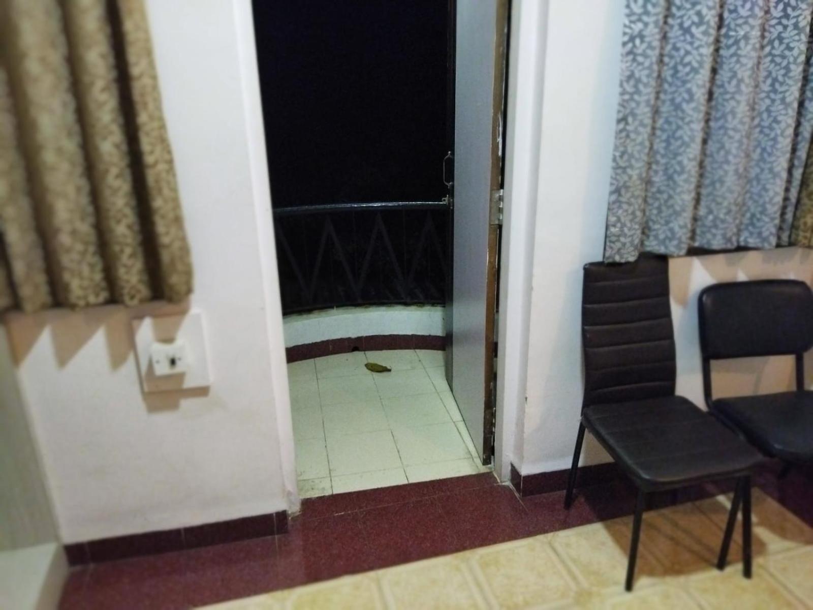 Hotel Laxmi Residency Лонавала Экстерьер фото