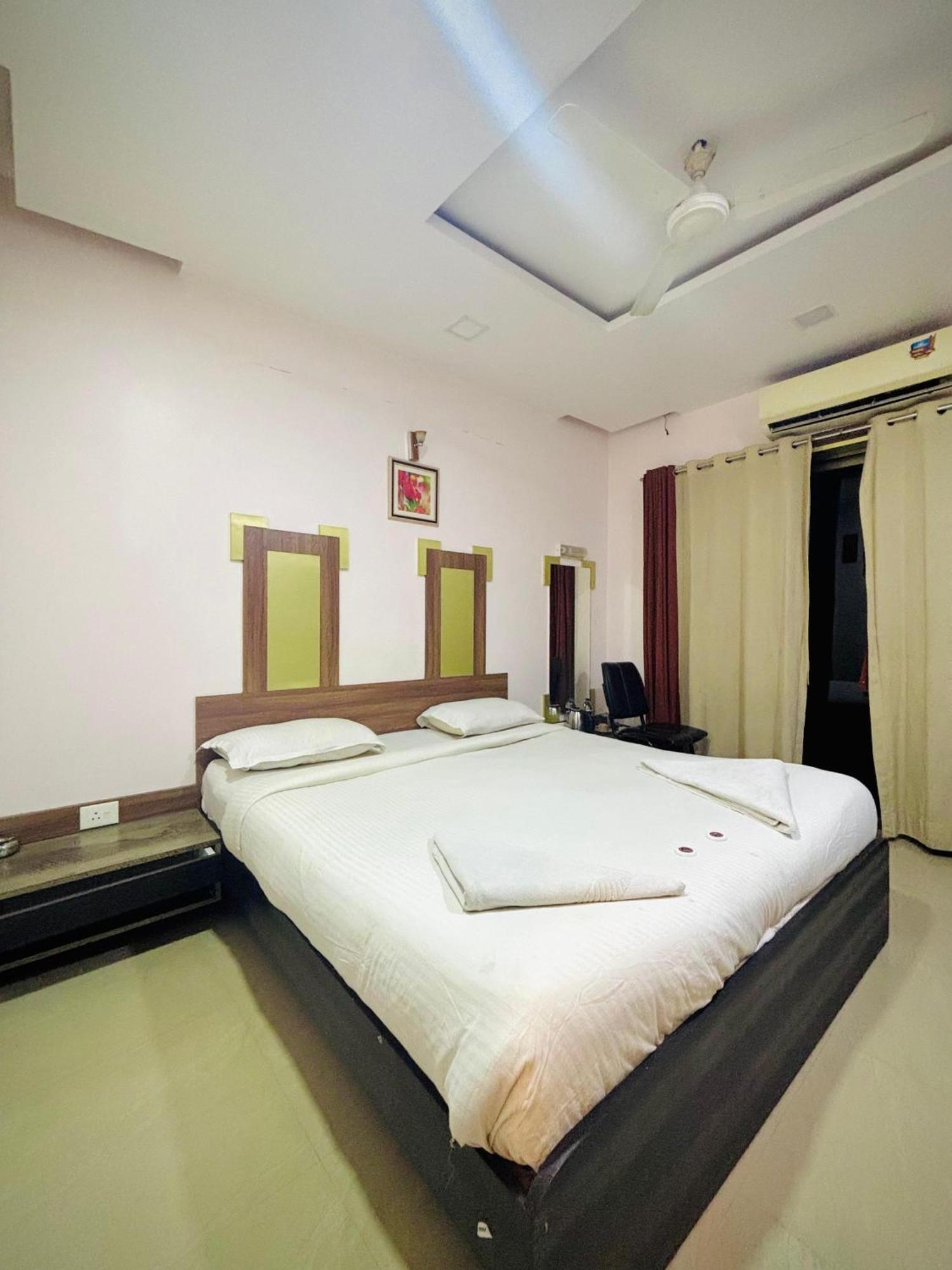 Hotel Laxmi Residency Лонавала Экстерьер фото