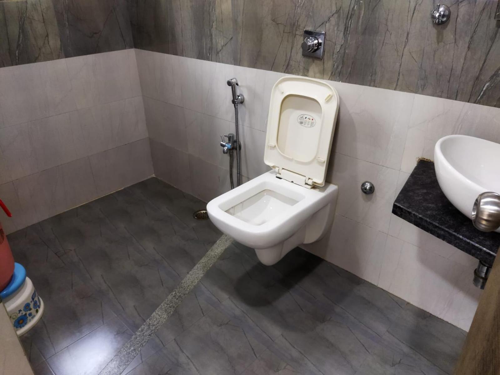 Hotel Laxmi Residency Лонавала Экстерьер фото