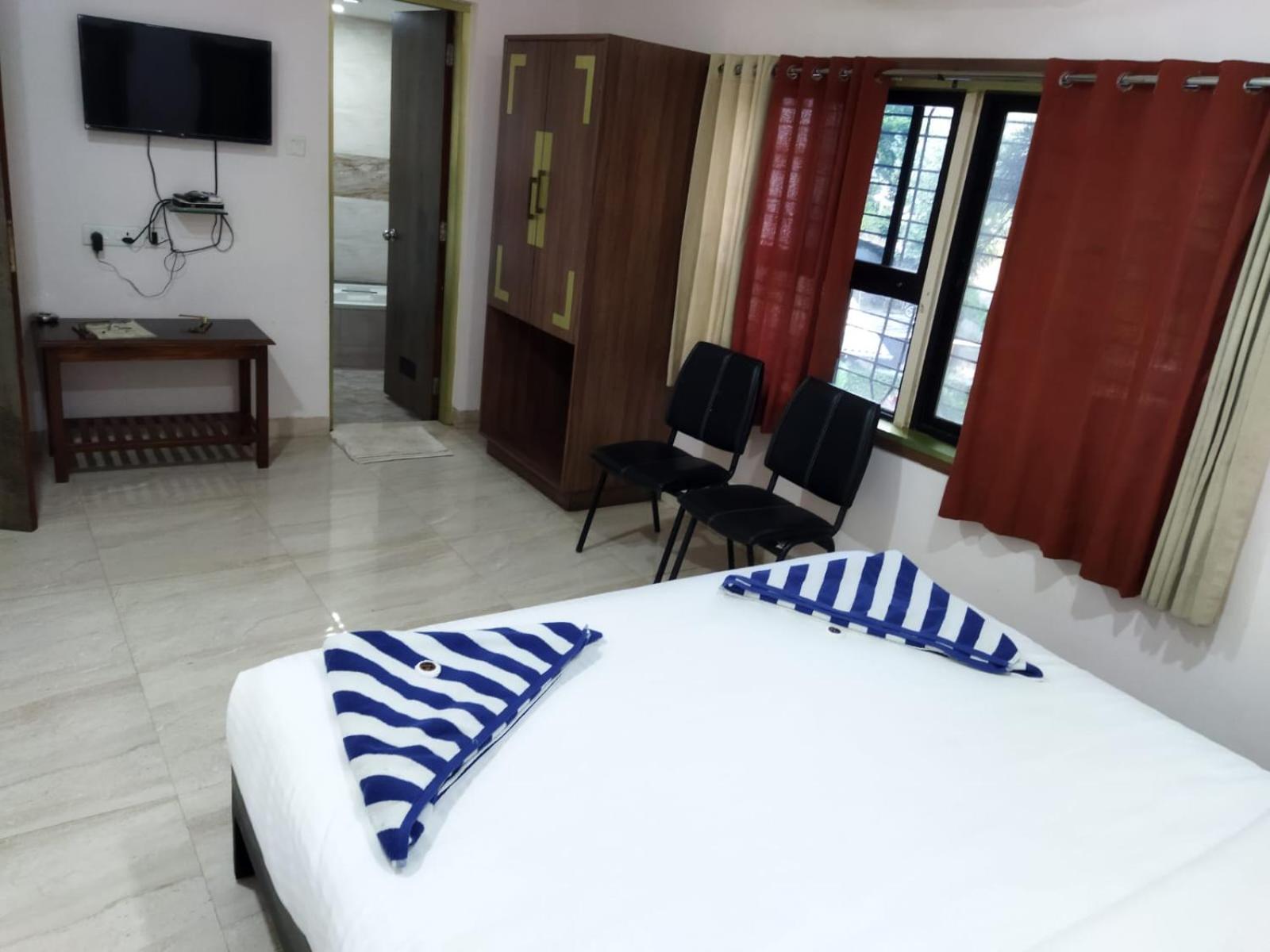 Hotel Laxmi Residency Лонавала Экстерьер фото