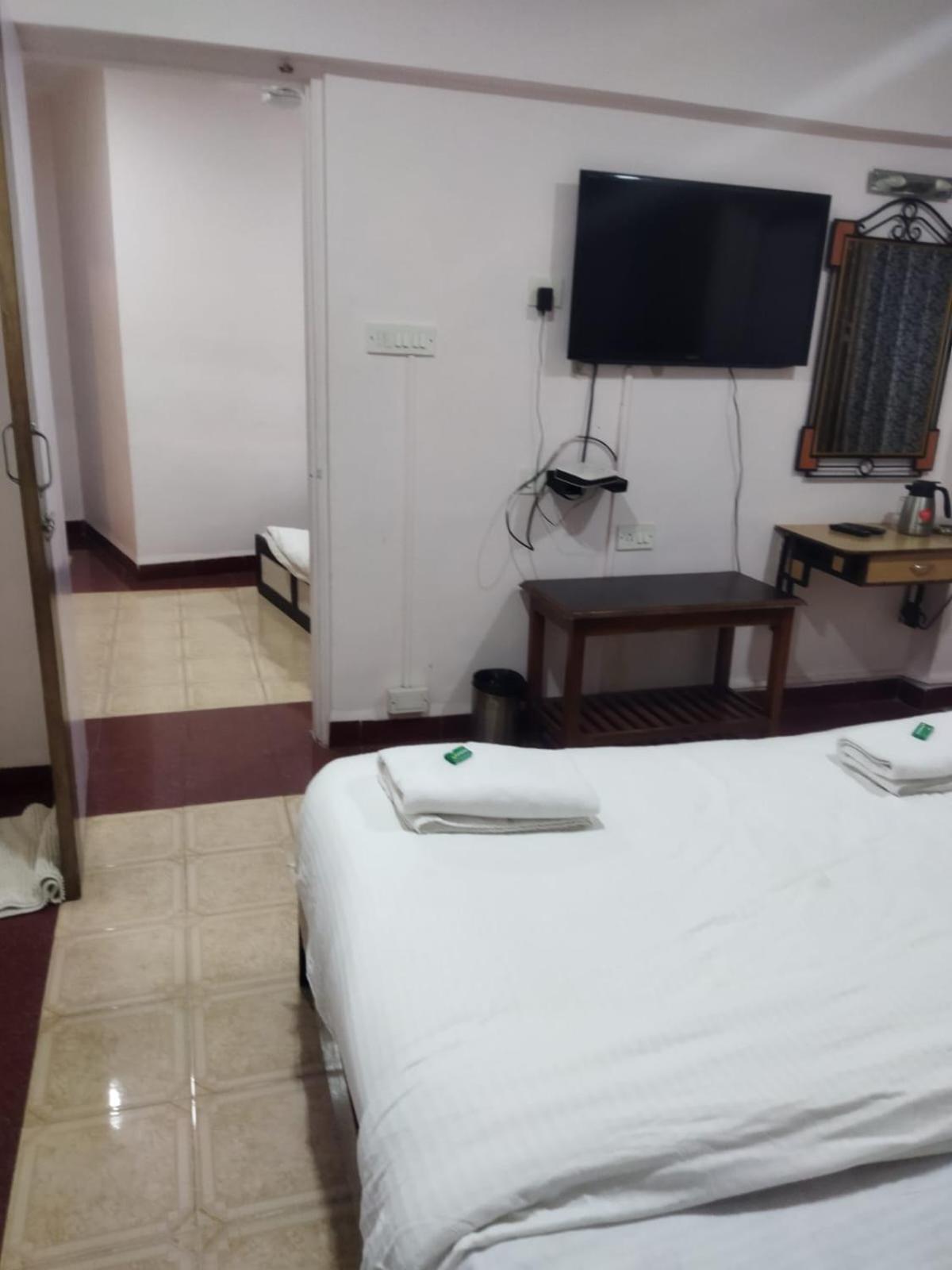Hotel Laxmi Residency Лонавала Экстерьер фото