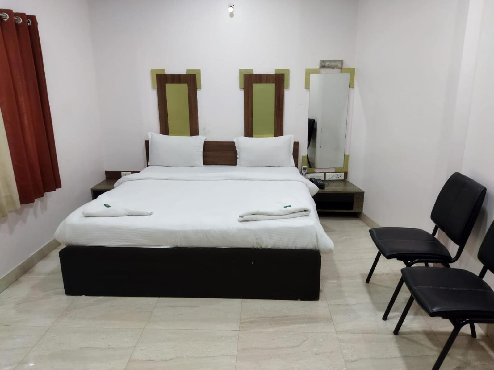 Hotel Laxmi Residency Лонавала Экстерьер фото