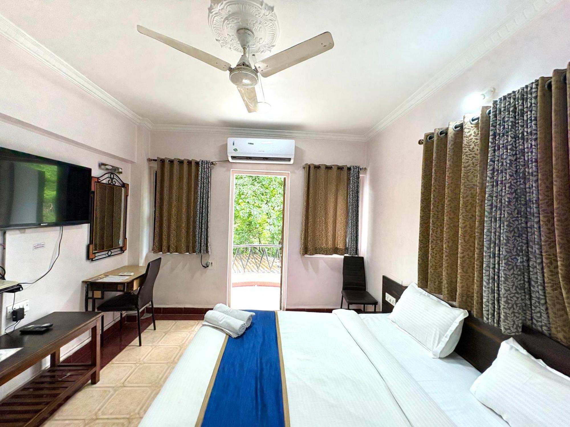 Hotel Laxmi Residency Лонавала Экстерьер фото