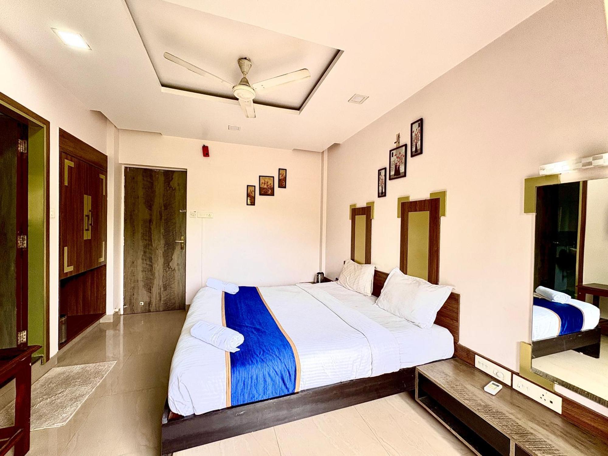 Hotel Laxmi Residency Лонавала Экстерьер фото