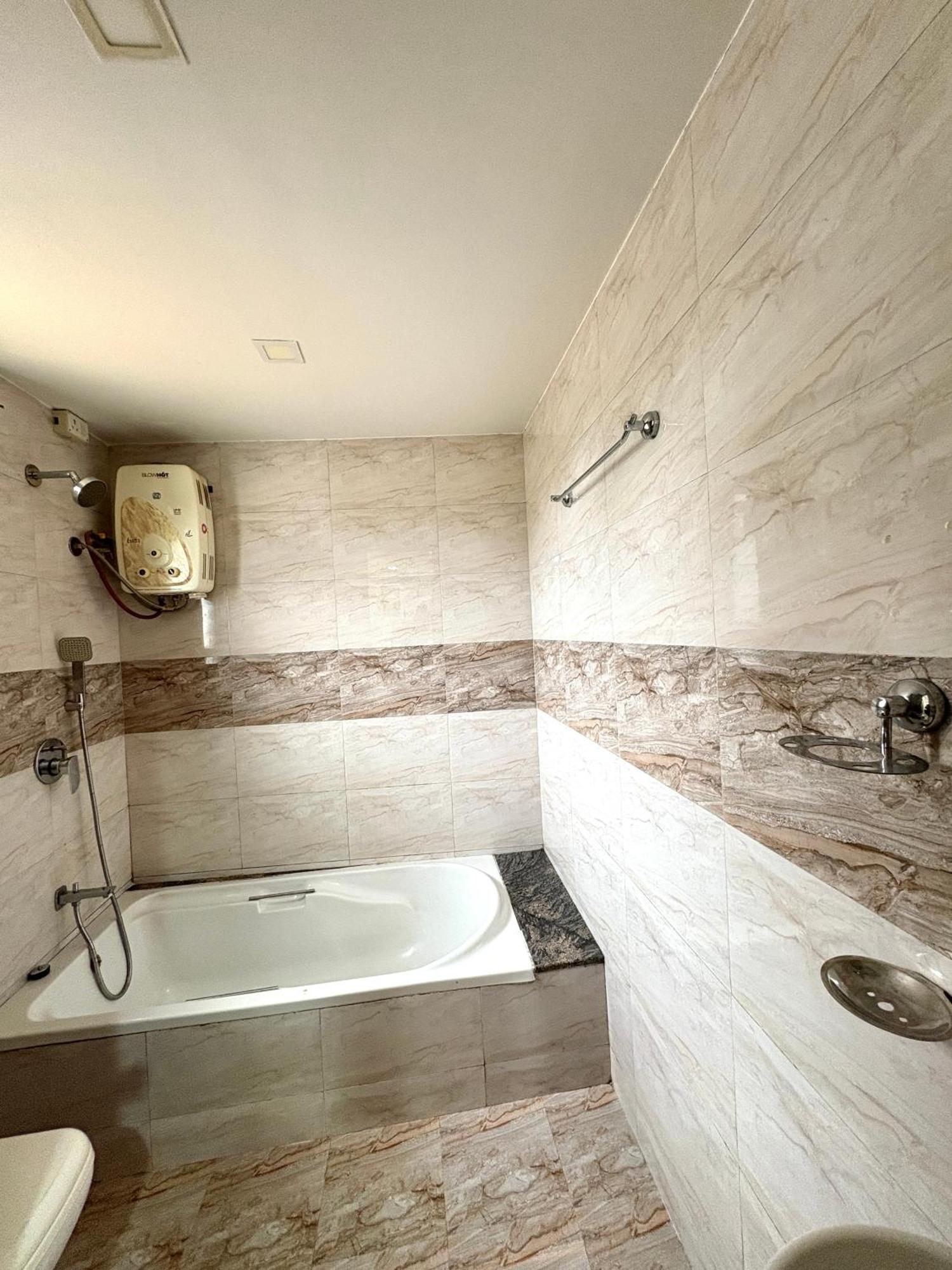Hotel Laxmi Residency Лонавала Экстерьер фото