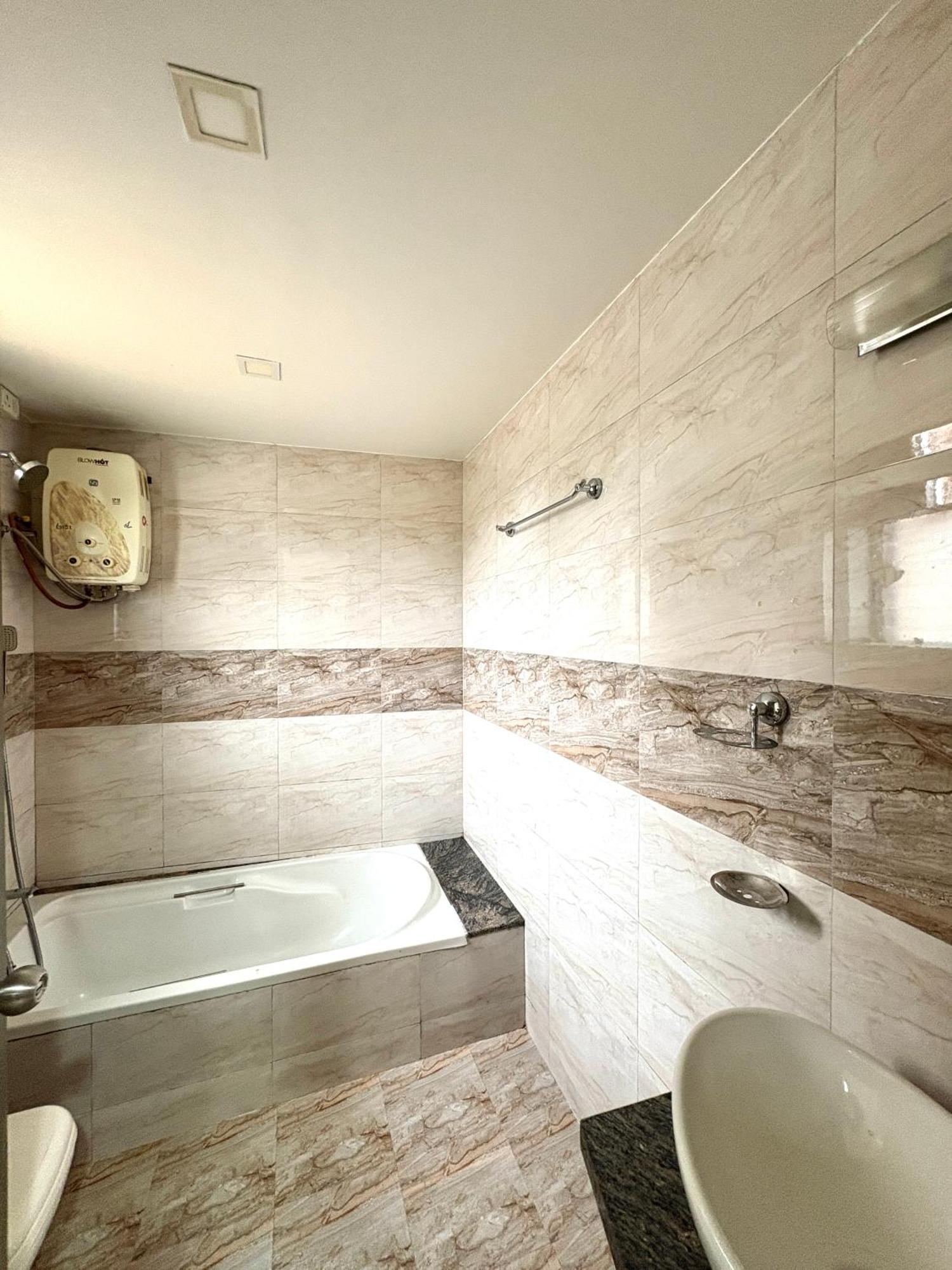 Hotel Laxmi Residency Лонавала Экстерьер фото