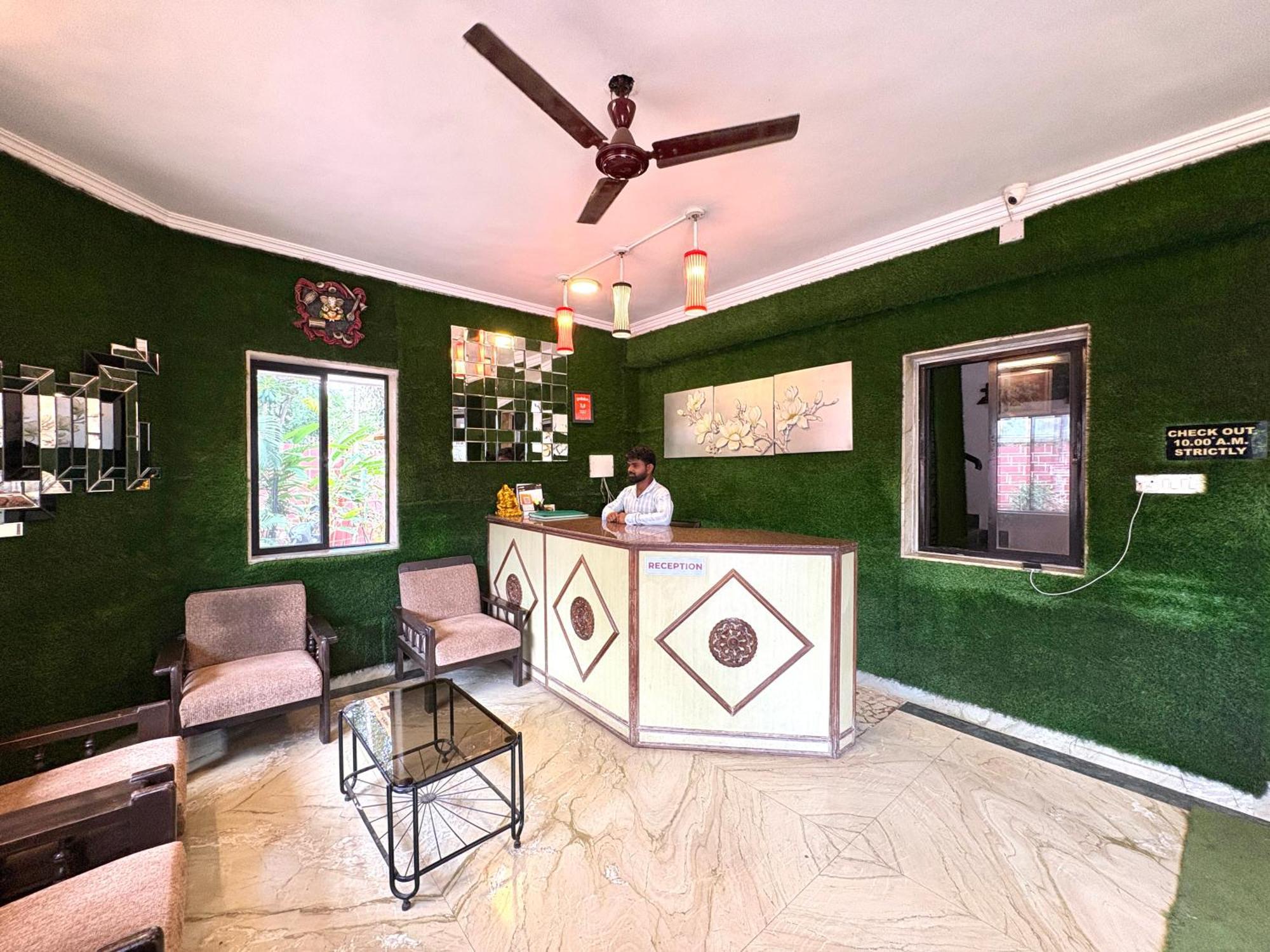 Hotel Laxmi Residency Лонавала Экстерьер фото