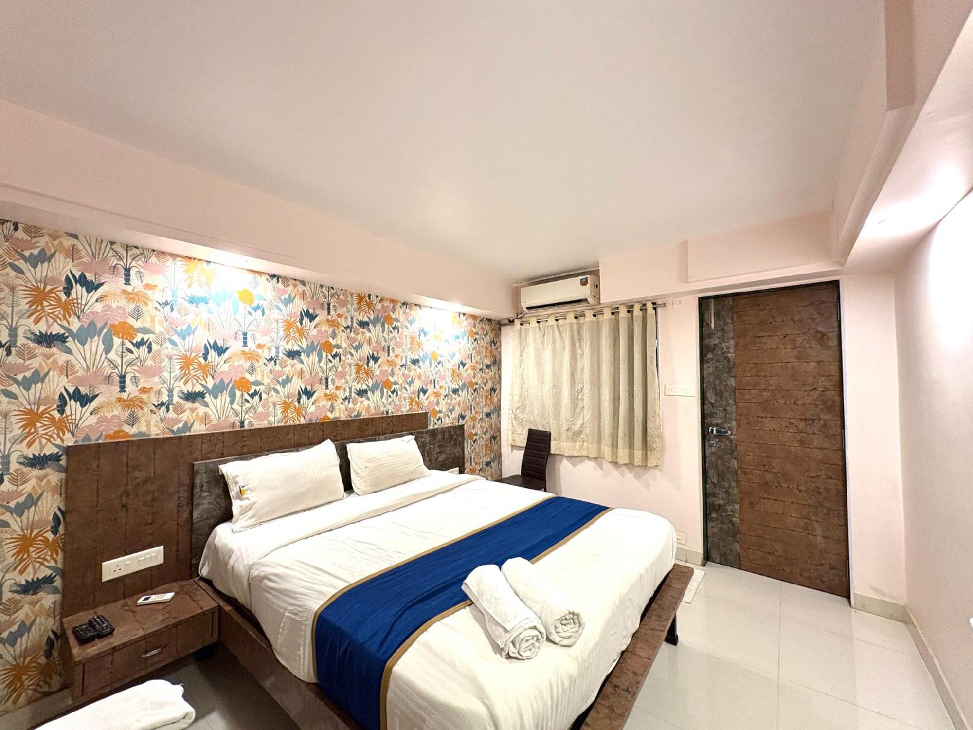 Hotel Laxmi Residency Лонавала Экстерьер фото